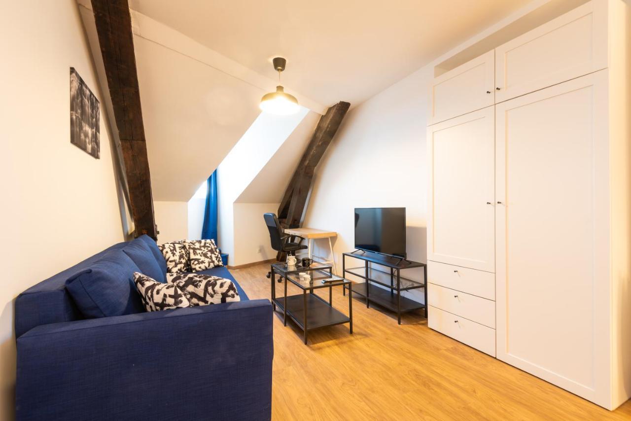 Appartement Coeur De Ville - Au Calme - Wifi - Four, Lave-Seche Linge Pau Bagian luar foto