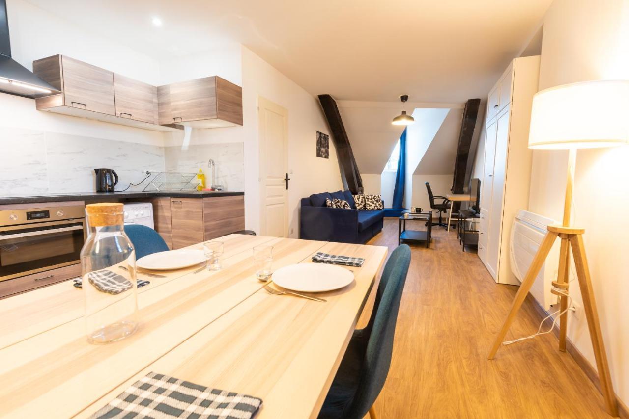 Appartement Coeur De Ville - Au Calme - Wifi - Four, Lave-Seche Linge Pau Bagian luar foto