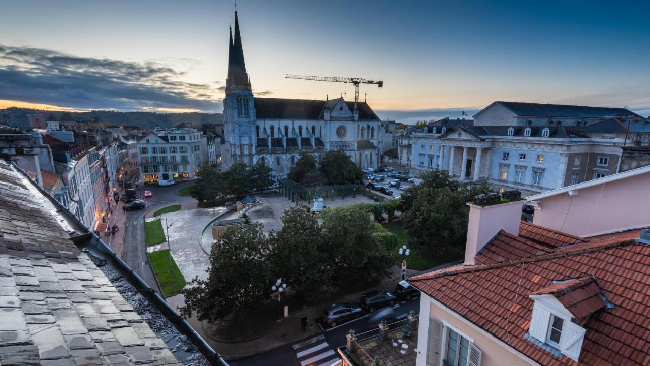 Appartement Coeur De Ville - Au Calme - Wifi - Four, Lave-Seche Linge Pau Bagian luar foto